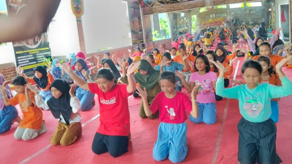 Ajarkan tari sejak dini sebagai upaya kembangkan ketrampilan anak. (DOK: SangPaJaR)&nbsp;