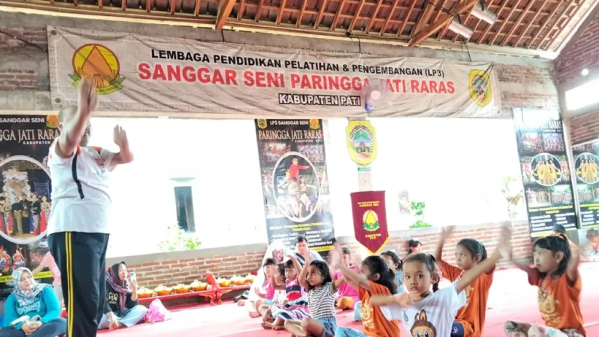 Ajarkan tari sejak dini sebagai upaya kembangkan ketrampilan anak. (DOK: SangPaJaR)&nbsp;