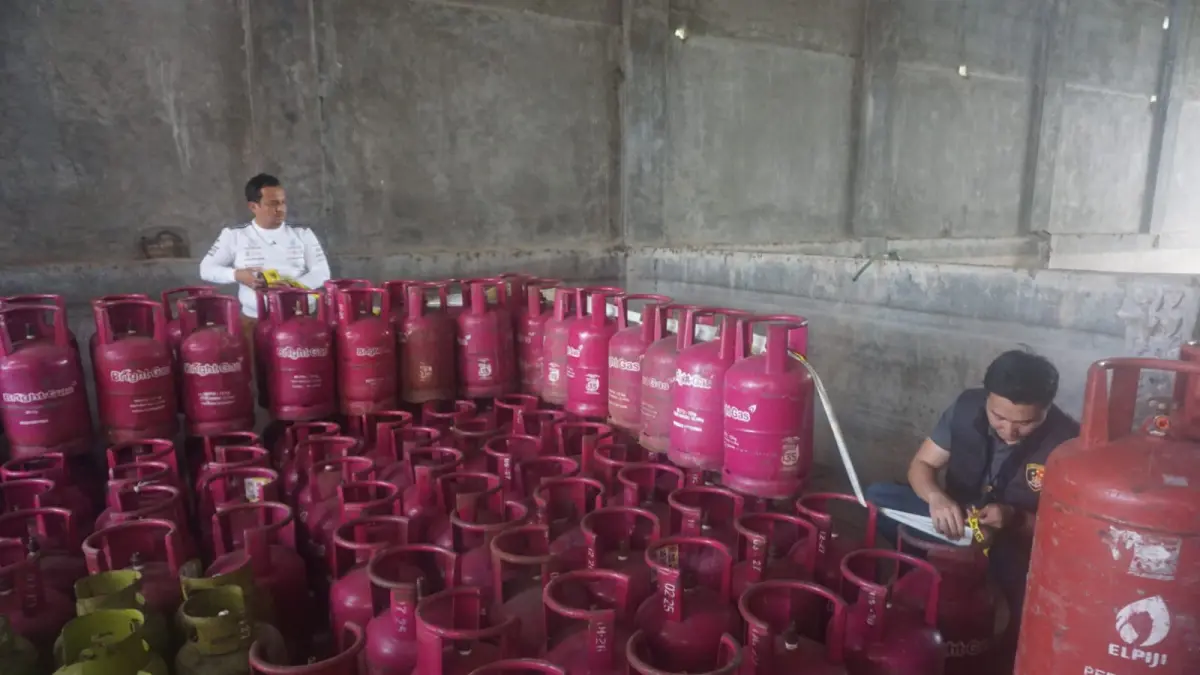 Bareskrim Polri membongkar praktik pengoplosan LPG subsidi di Klaten yang merugikan negara hingga Rp6 miliar. 9ANGA PURENDA/SOLOBALAPAN.COM)