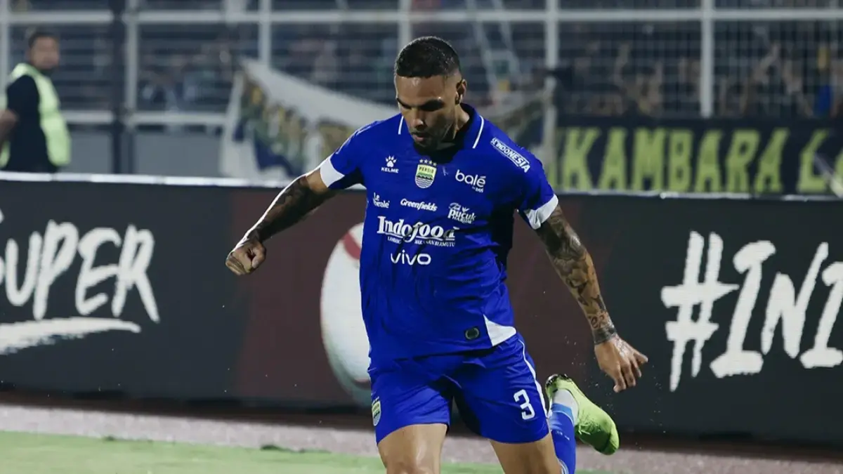 Layvin Kurzawa saat laga melawan Bhayangkara FC. (Dok. Persib Bandung)