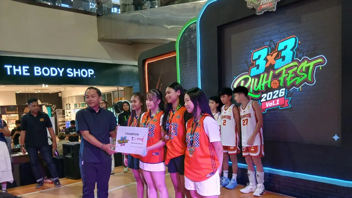Riuh Fest 3x3 sukses gelar kompetisi basket di Solo Paragon Mall (3/5). Wali Kota Respati Ardi sebut sportainment dongkrak wisata! (Damianus Bram/SoloBalapan.com)