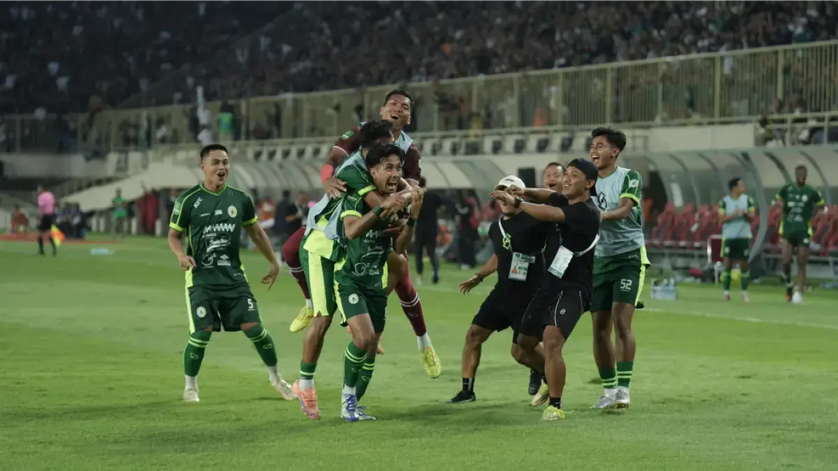Para pemain PSS Sleman merayakan kemenangannya atas PSIS Semarang di Stadion Maguwoharjo, Sleman, Minggu (3/5/2026). (TIM MEDIA PSS SLEMAN)