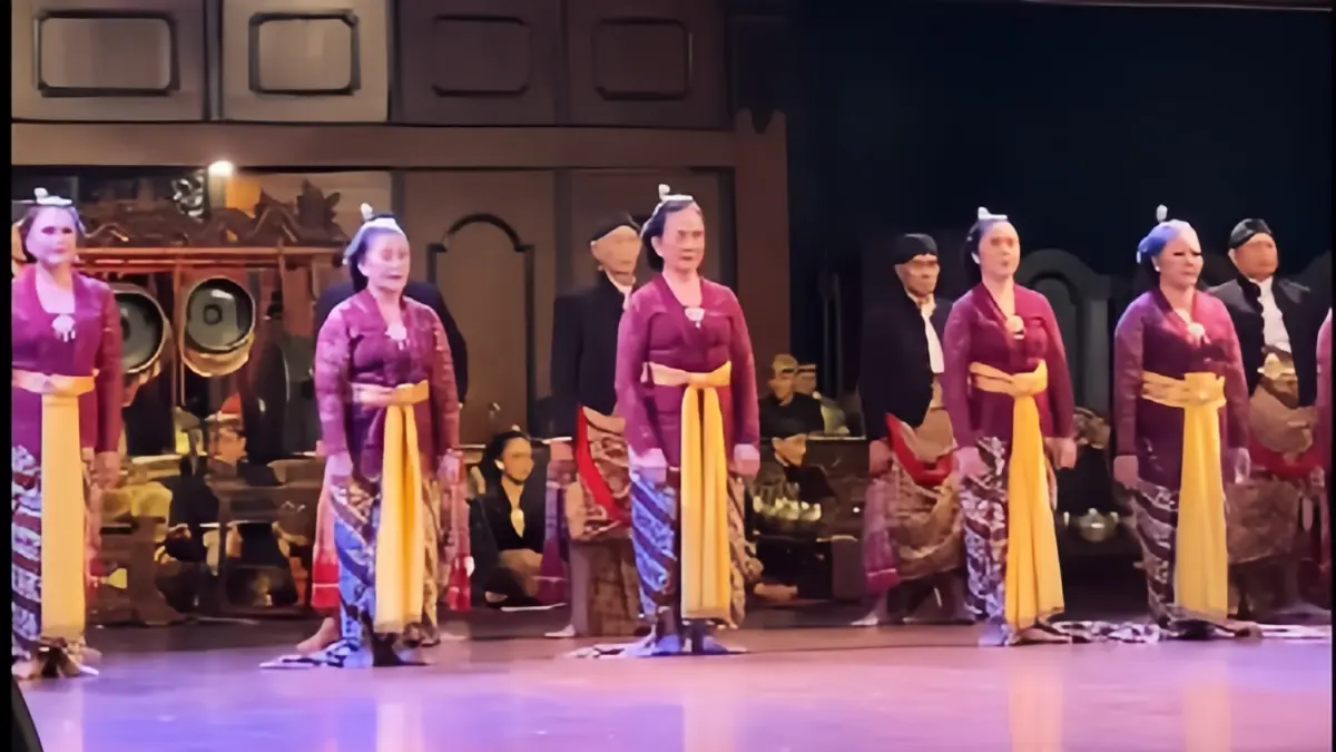 Perform tari umbul dungo pada peringatan Hari Tari Dunia, 29 April 2026. (Lutfiana Sekar/solobalapan.com)