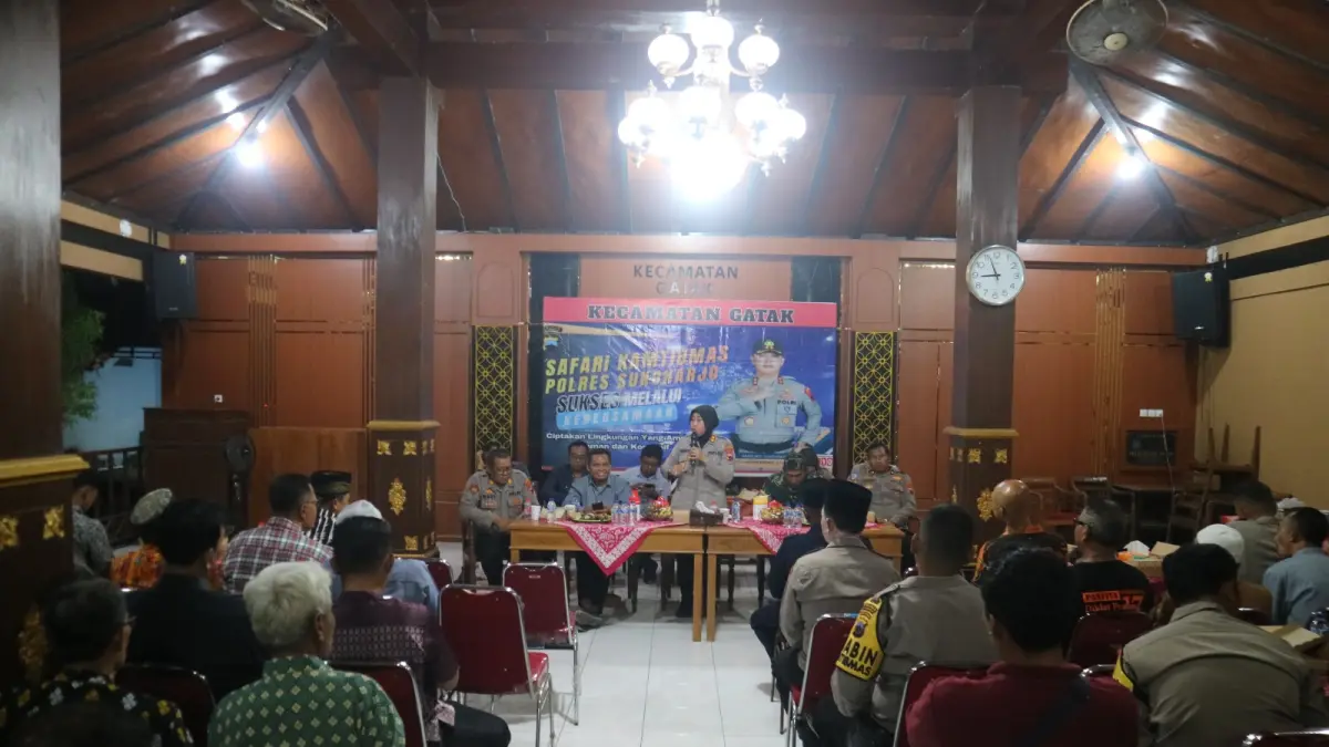 Wakapolres Sukoharjo dalam forum Safari Kamtibmas menyerap aspirasi warga. (IST)