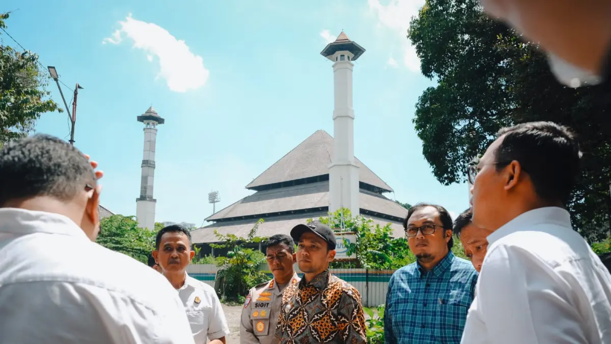 Pemkot Surakarta bersama Kejagung dan Kejati Jateng meninjau Masjid Raya Taman Sriwedari yang mangkrak sejak 2021. (Dok. Pemkot Solo)