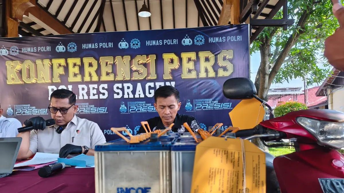 Seorang pria di Sragen ditangkap polisi setelah mencuri empat aki truk sampah milik DLH Sragen. (AHMAD KHAIRUDIN/SOLOBALAPAN.COM)