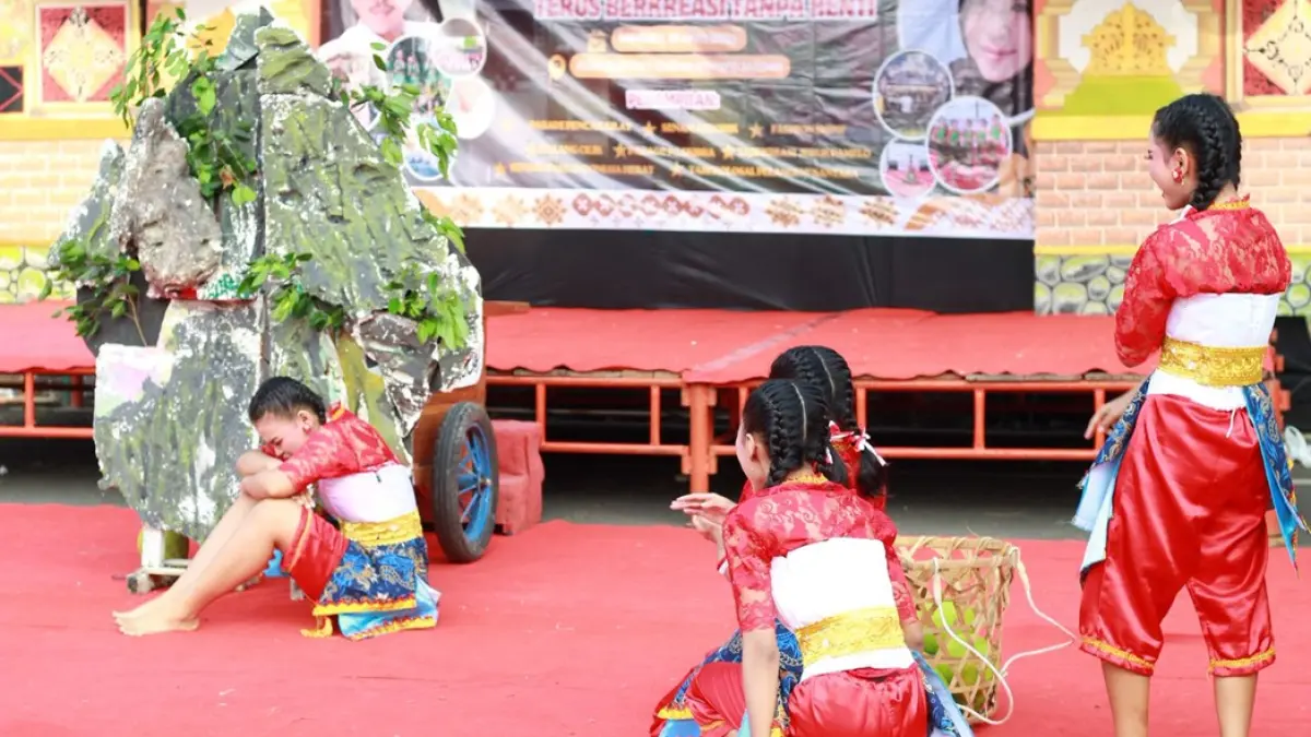 Tari Unduh Pamelo. (Dok. SMPN 1 Pati)