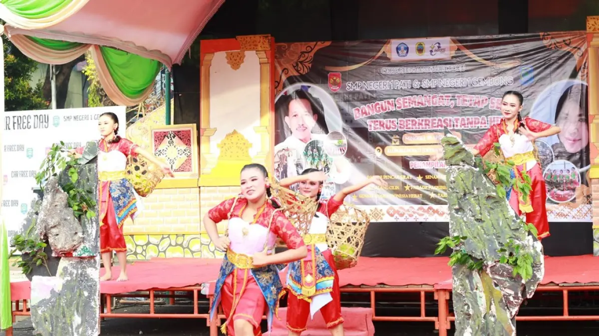 Tari Unduh Pamelo. (Dok. SMPN 1 Pati)