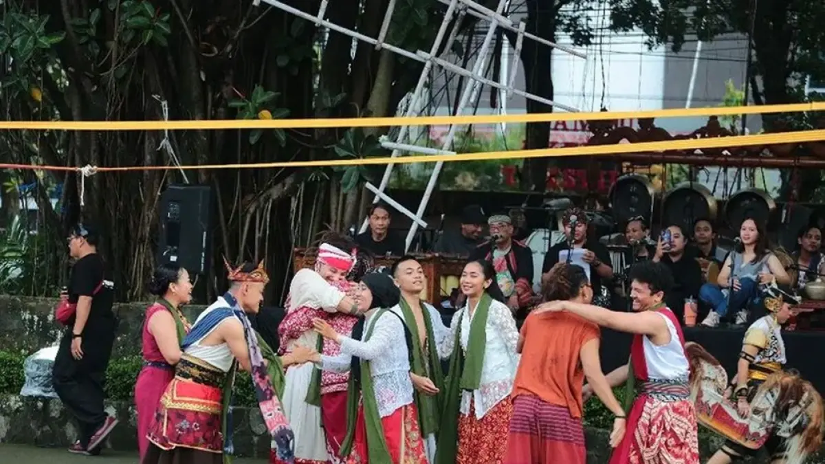 Persembahan Pura Mangkunegaran di Pendhapa Ageng GPH. Joyokusumo. (DOK: Instagram @padodo)