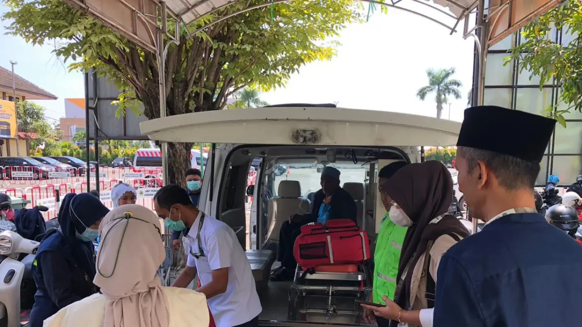 Seorang jemaah haji Embarkasi Solo meninggal dunia usai pendaratan darurat di Medan. PPIH memastikan almarhum mendapat badal haji dan santunan asuransi sekitar Rp56 juta. (IST)