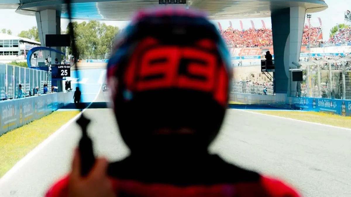 Marc Marquez ternyata membalap sambil menahan gangguan saraf pada lengan kanan akibat baut di bahunya bergeser dan menekan saraf radial. (instgram marcmarquez93)