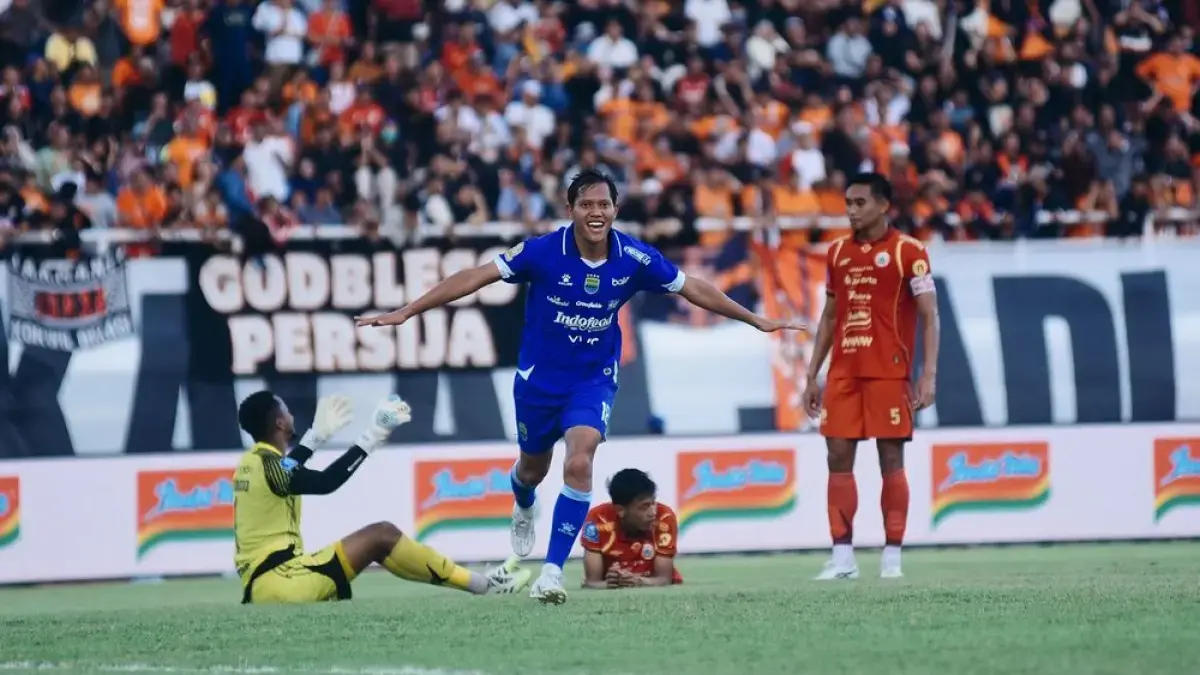 Persib Mengalahkan Persija Jakarta di Stadion Segiri Samarinda.