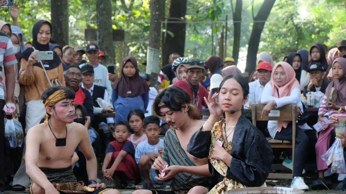 Pertunjukan Geger Pasar Bahulak yang digelar jurusan Teater ISI Surakarta. (Istimewa)