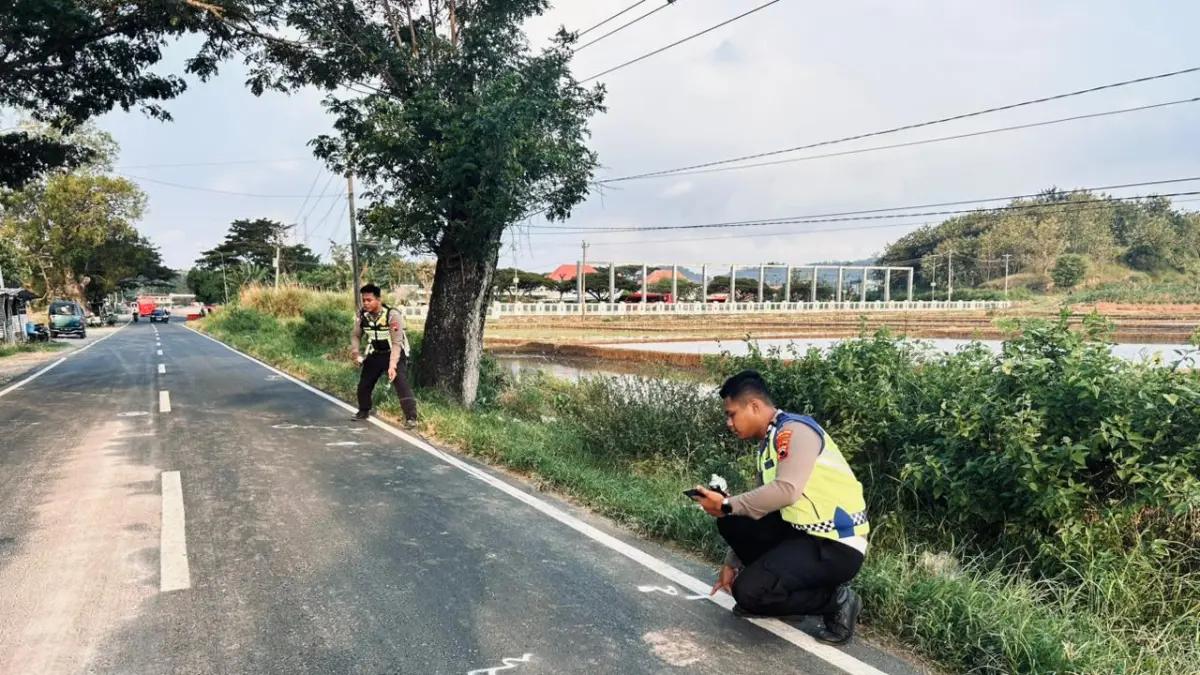 Polisi melakuka olah kejadia perkara Kecelakaan maut terjadi di Jalan Raya Krisak–Pule Wonogiri. (IST)