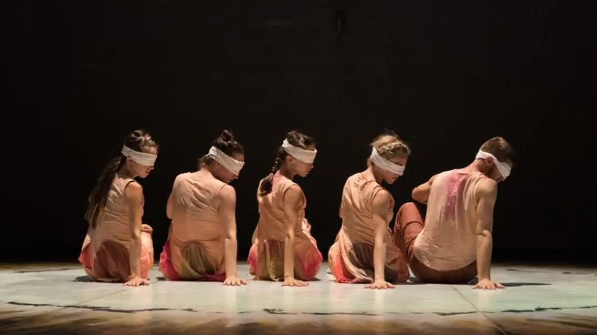 Contemporary Dance. (From: Pinterest)