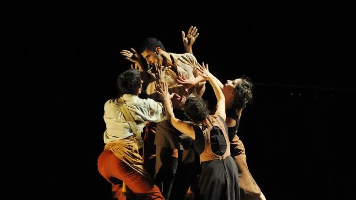 Contemporary Dance. (From: Pinterest)