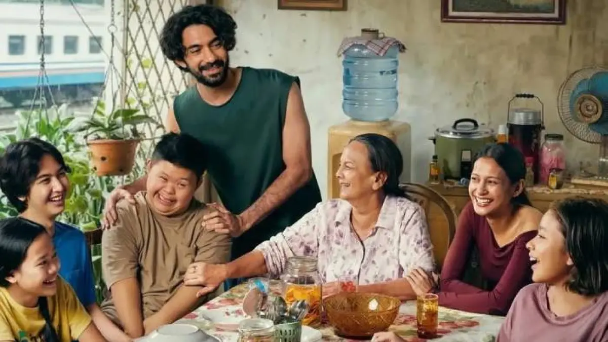 Sentuhan Slice of Life yang Realistis, Film Semua Akan Baik-Baik Saja Potret Hangat Perjuangan Keluarga Kelas Menengah