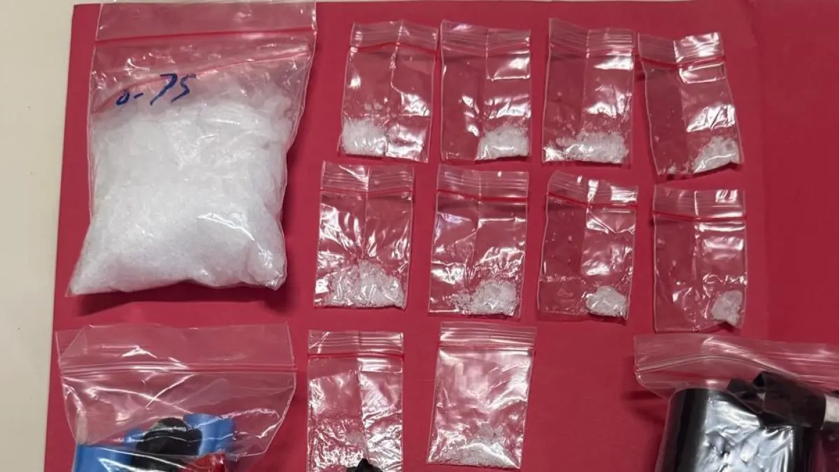 Polisi menyita 55,65 gram sabu siap edar dan memburu pemasok berinisial AB. (ist)