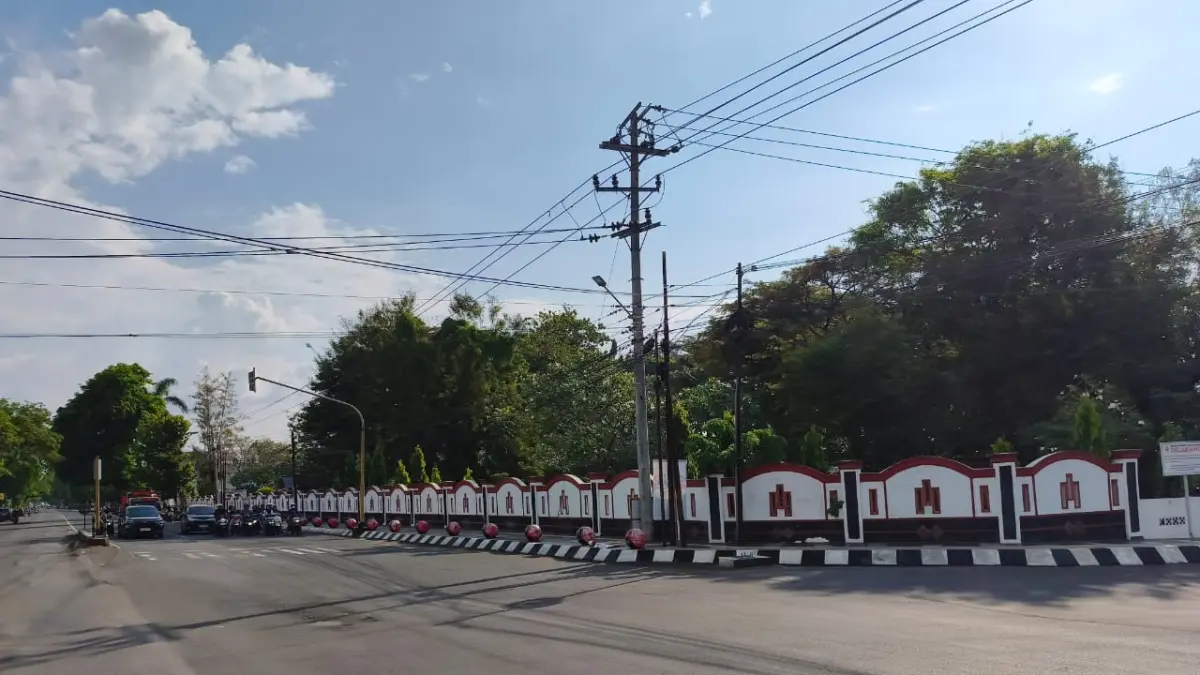 Perempatan Makam SI Sragen dikenal sebagai salah satu lokasi paling mistis di Bumi Sukowati. (AKHMAD KHAIRUDIN/SOLOBALAPAN.COM)
