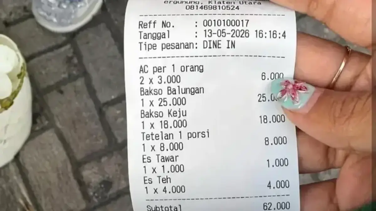 Media sosial diramaikan dengan nota pembayaran yang mencantumkan biaya penggunaan AC dengan harga Rp 3 ribu per orang pada sebuah warung bakso di Klaten Utara, Jawa Tengah. (Instagram: @urbanfeed.news)