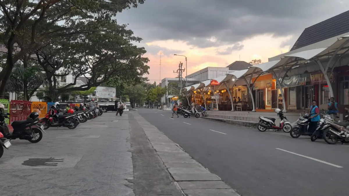 Kondisi parkir di kawasan alun - alun Kabupaten Karanganyar. (Rudi Hartono/solobalapan.com)
