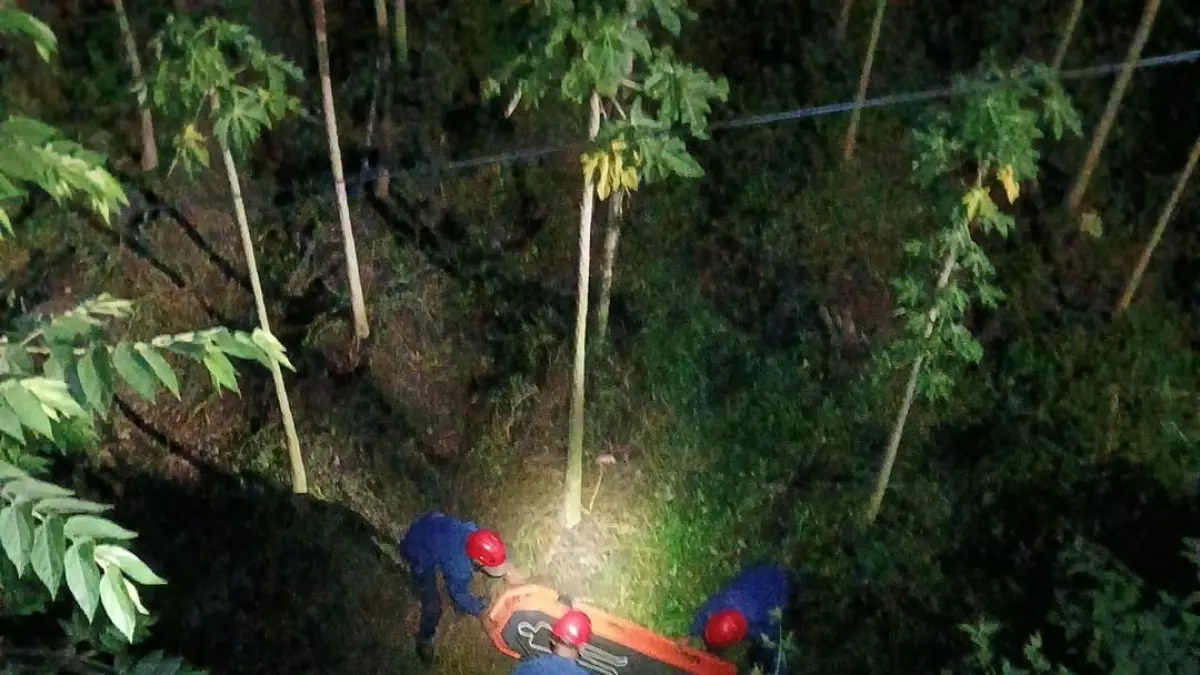 Seorang pengendara motor asal Klaten terjatuh ke jurang sedalam 6 meter di Jalan Prof. Suharso Boyolali dini hari. (Istimewa)