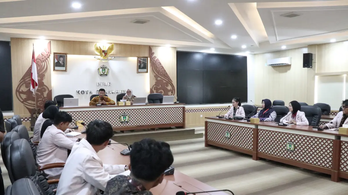 BEM Usahid Solo mendatangi Komisi IV DPRD Surakarta untuk mempertanyakan kebijakan PBB bagi sekolah swasta hingga tawarkan sinergi atasi krisis guru SD-SMP. 