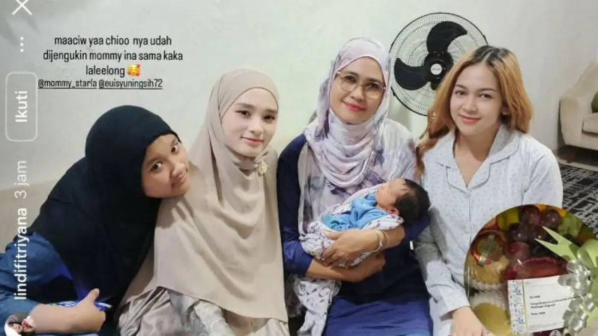 Inara Rusli dan Starla jenguk bayi Lindi Fitriyana dan Virgoun.