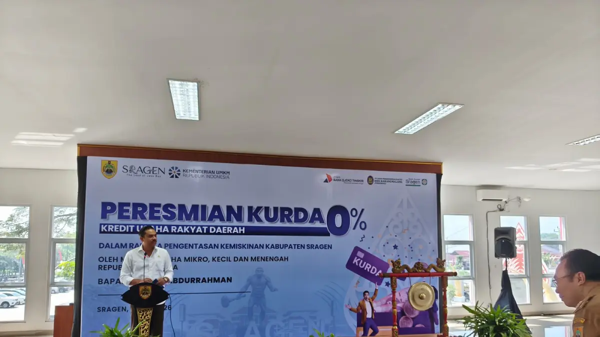 Menteri Koperasi dan UMKM Maman Abdurrahman memuji Pemkab Sragen sebagai pionir nasional yang sukses meluncurkan program KUR Daerah dengan bunga 0 persen. (Ahmad Khairudin/solobalapan.com)
