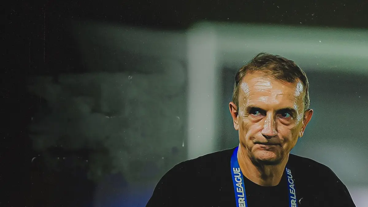 Pelatih Persis Solo Milomir Seslija optimis anak asuhnya mampu mematahkan rekor buruk masa lalu. (Instagram persisofficial)