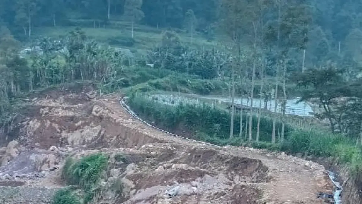 Kondisi lereng lawu Desa Berjo, Ngangoyoso akibat aktifitas pengerukan alat berat. (Dok Warga)