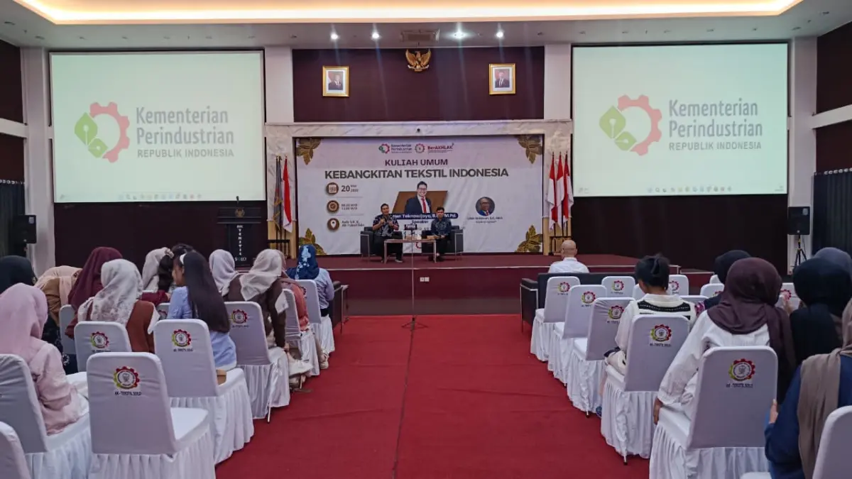 Kuliah umum di AK Tekstil Solo bedah rapor merah industri tekstil nasional. (Alfida Nurcholisah/solobalapan.com)