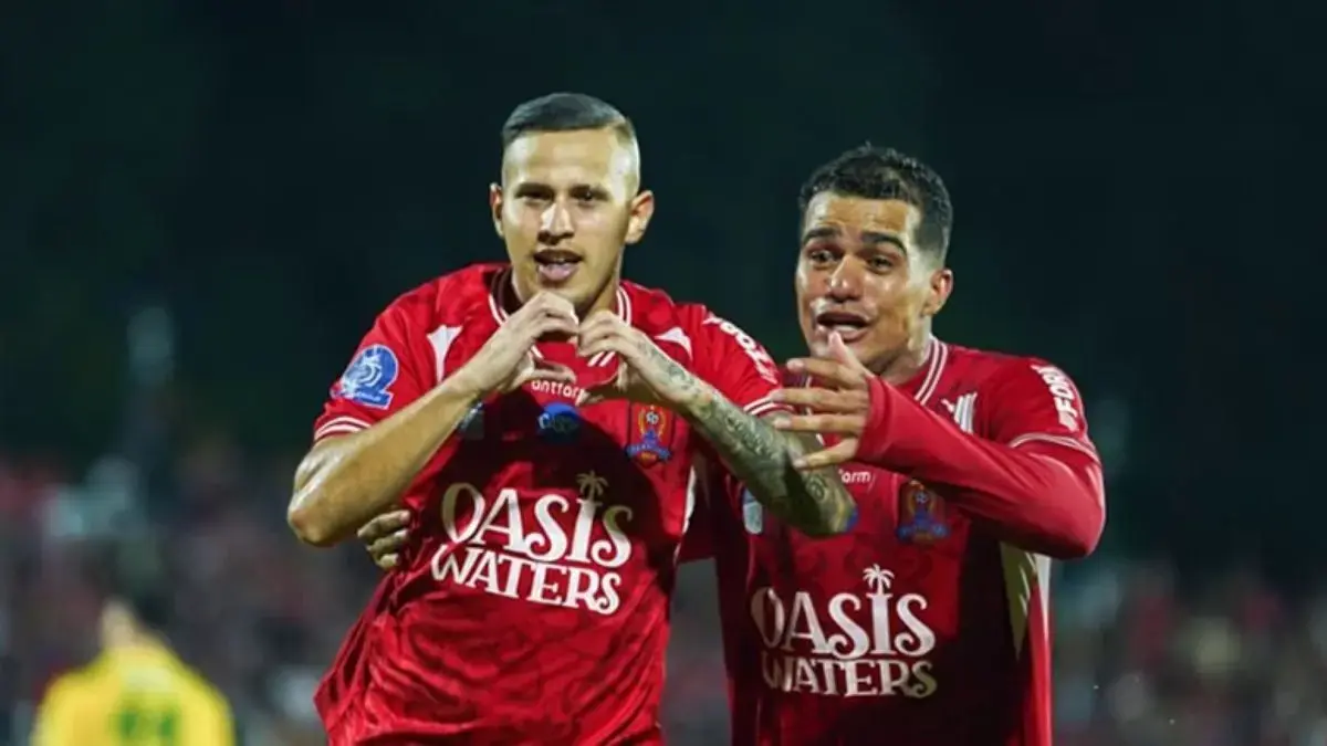 Selebrasi pemain Persijap Alexis Gomez (kiri) usai menjebol gawang Persebaya. (Dok. Persijap)

