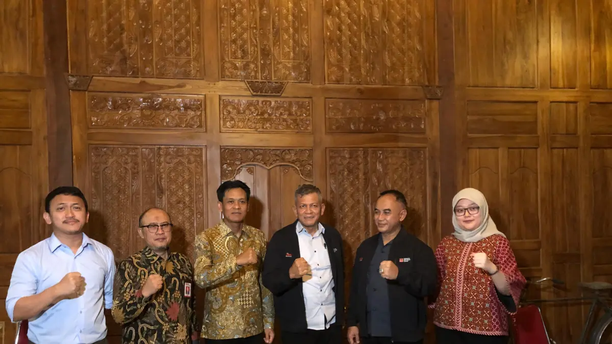 Ketua Satgas Pasti Rizal Ramadhani (tiga dari kanan), Direktur Satgas Pasti Djoko Prihadi (Dua Dari Kanan), Anggota DPR RI Didik Haryadi (Tiga dari Kiri). (Abdul Khofid/solobalapan.com)