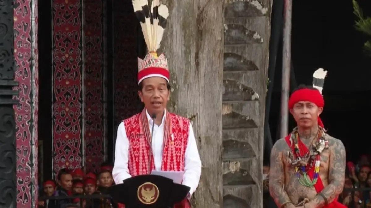 Panglima Jilah mendampingi Presiden Joko Widodo menghadiri Pertemuan Akbar Pasukan Merah, di Pontianak, Kalimantan Barat, Selasa (29/11/2022). (Foto: YouTube Setpres)