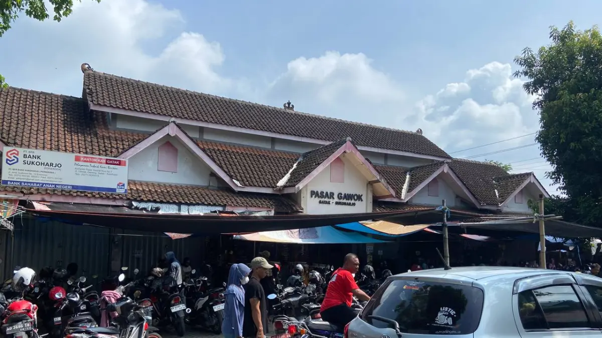 Menolak Punah : Pasar Gawok masih menjadi jujugan bagi para pembeli terutama di hari pasaran jawa Pon dan Legi serta hari Minggu. (Lutfiana Sekar/solobalapan.com)