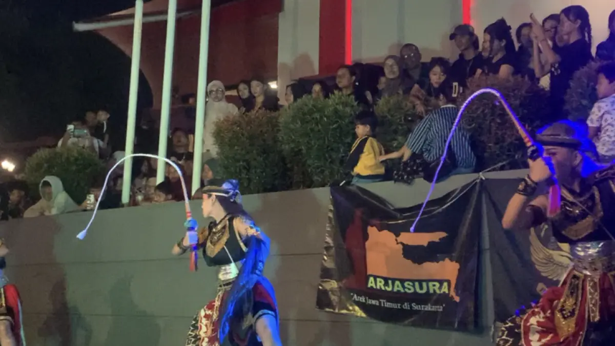 Pertunjukan Jaranan Sentherewe dalam Event Gema Nuswa Trotoart di Sarpon Stage Gatot Subroto Surakarta. (DOK: Senda)