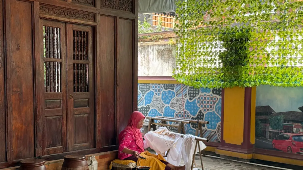 Batik tulis di Solo masih bertahan di tengah maraknya batik printing. (Lutfiana Sekar/solobalapan.com)