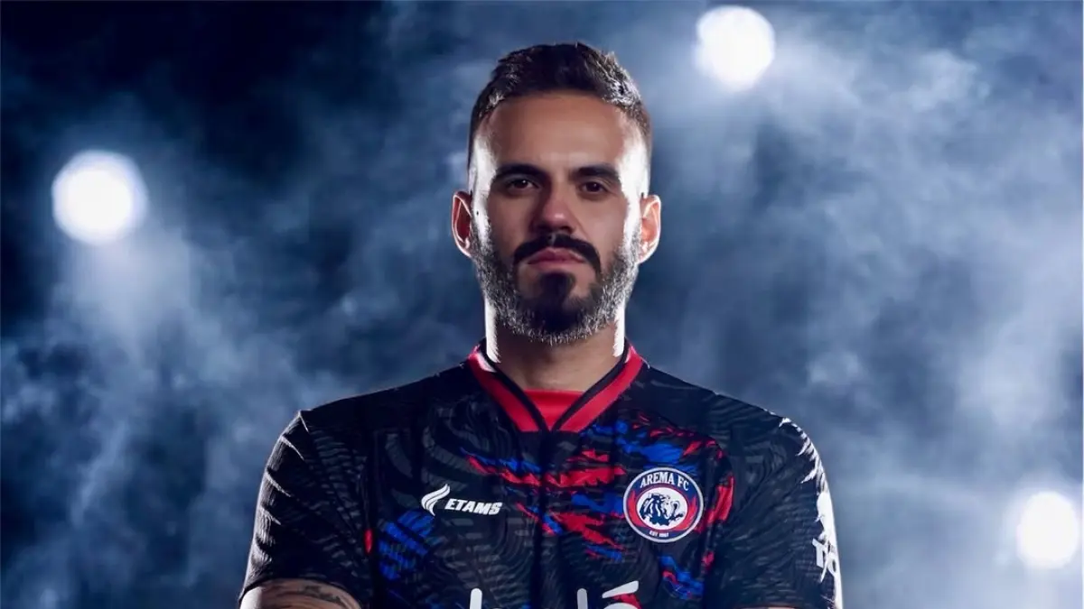 Arema FC resmi berpisah dengan kiper asal Brasil, Lucas Frigeri, usai kontraknya berakhir pada Mei 2026. (instagram lucasfrigeri01
