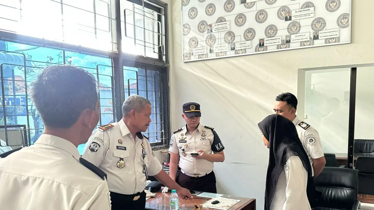 Petugas berhasil menangkap penyelundupan sabu, psikotropika, dan pil koplo di Lapas Sragen. (Ahmad Khairudin/solobalapan.com)