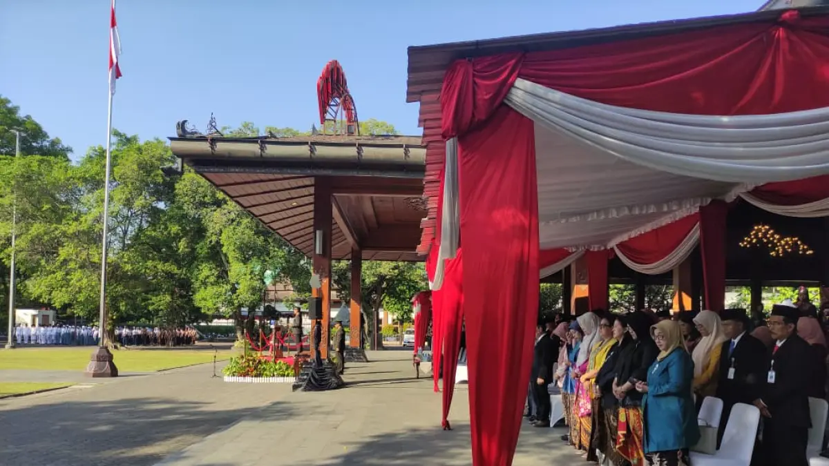 Pemerintah Kota Surakarta menggelar Upacara Hari Lahir Pancasila 2026 di Balai Kota Surakarta. (Lutfiana Sekar/solobalapan.com)