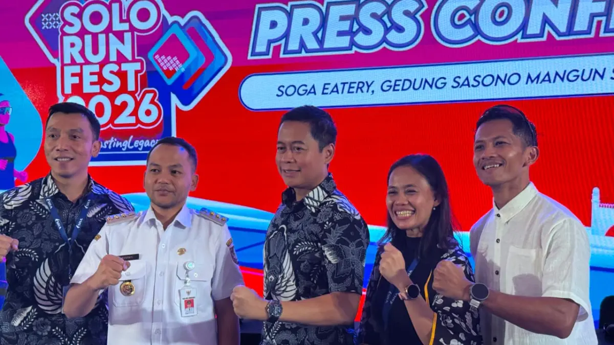 Wali Kota Surakarta, Respati Ardi (dua dari kiri), menyatakan bahwa Solo Run Fest telah berkembang dan memiliki efek domino yang mampu menggerakkan berbagai sektor usaha di Kota Solo. (LUTFIANA SEKAR/SOLOBALAPAN.COM)