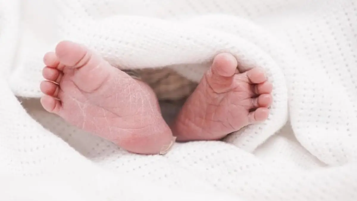 Kenny Austin dan Amanda Manopo bagikan kabar kelahiran anak pertama. (Instagram @kennyauztin)
