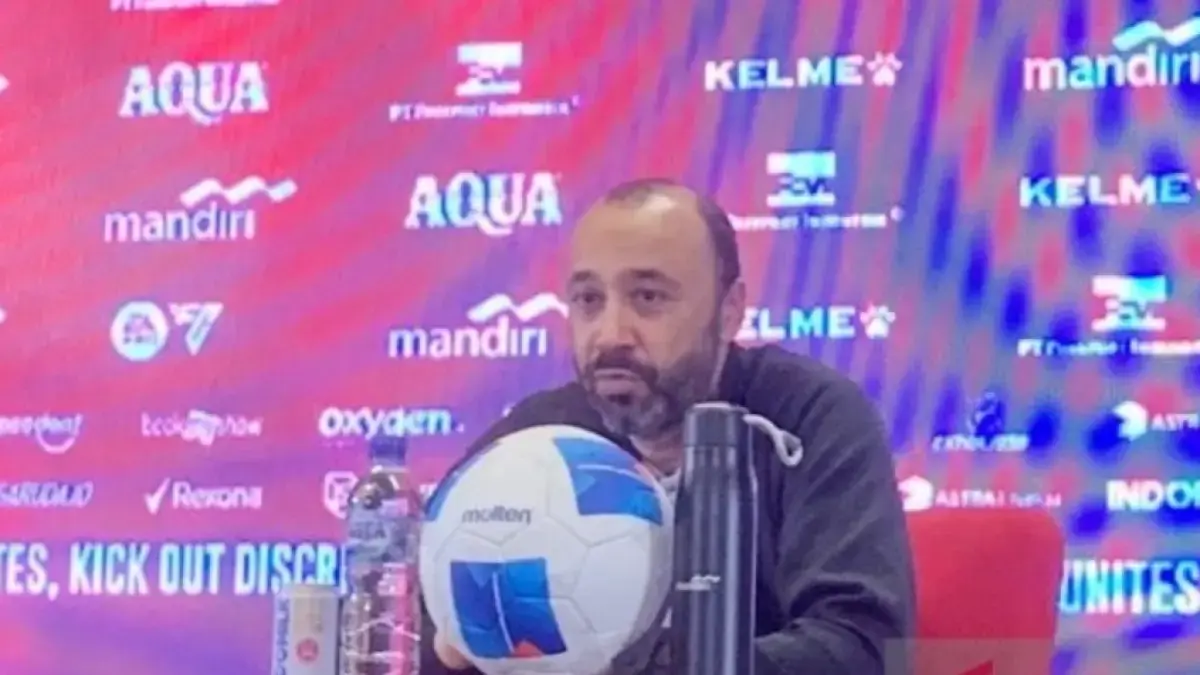 Pelatih timnas Oman Tarik Sektioui dalam jumpa pers pasca pertandingan FIFA Match Day melawan Indonesia di Stadion Utama Gelora Bung Karno (SUGBK), Jakarta, Jumat (5/6/2026). Di laga ini, Oman menelan kekalahan dengan skor 0-3 (ANTARA/Zaro Ezza Syachniar)