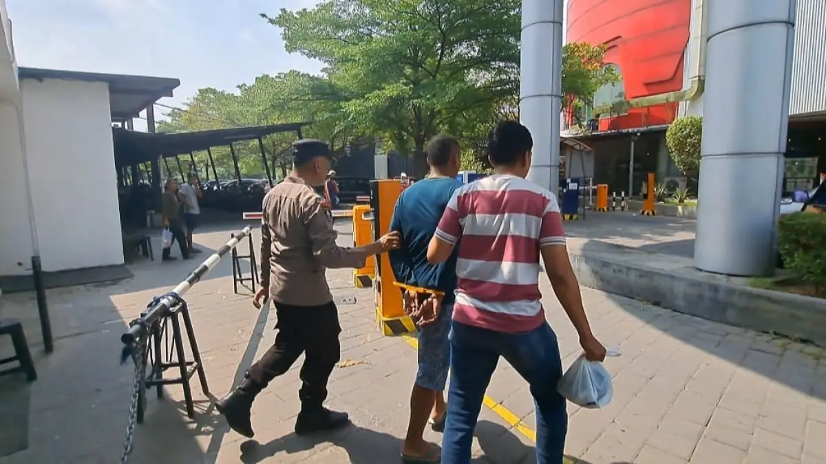Polisi berhasil menangkap pencuri uang kotak amal di Mall Luwes Gentan. (IST)