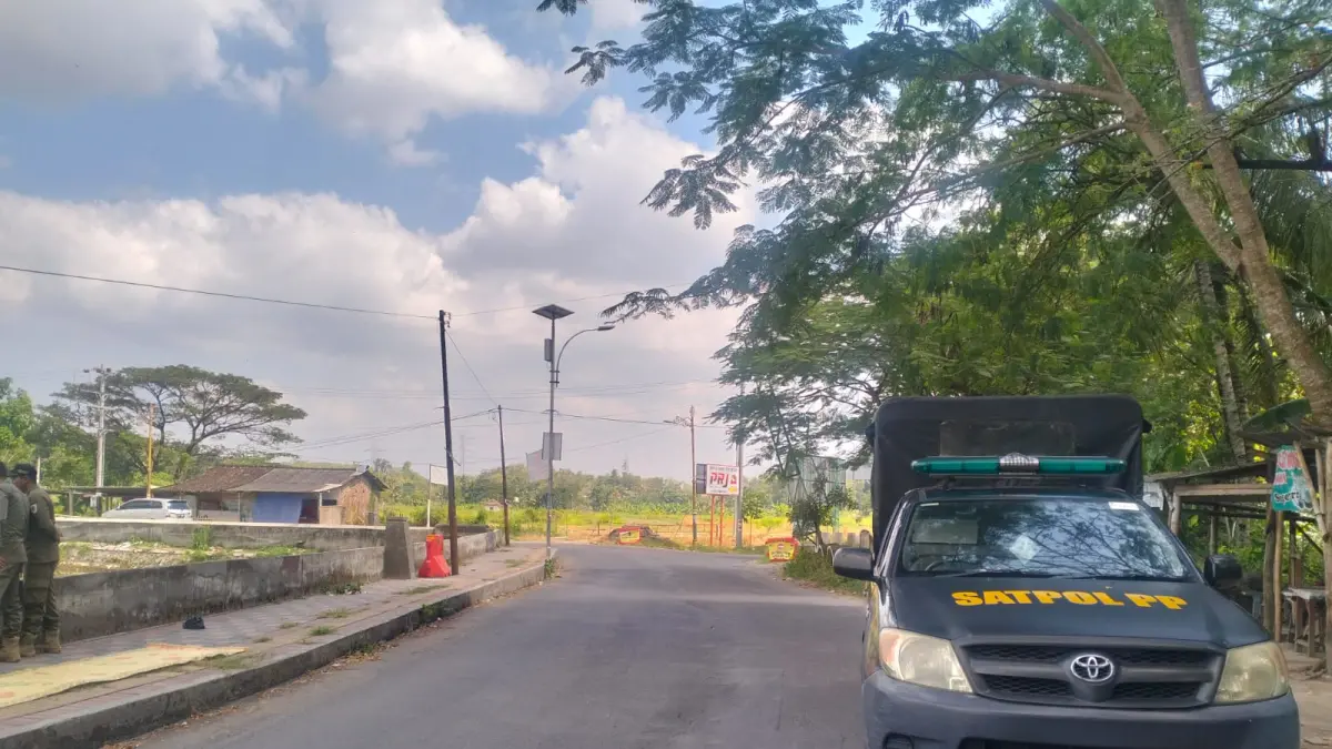 ral Pengemis Di-drop Mobil Elf di Rowo Jombor, Satpol PP Klaten Gelar Operasi Gabungan. (Angga Purenda/solobalapan.com)