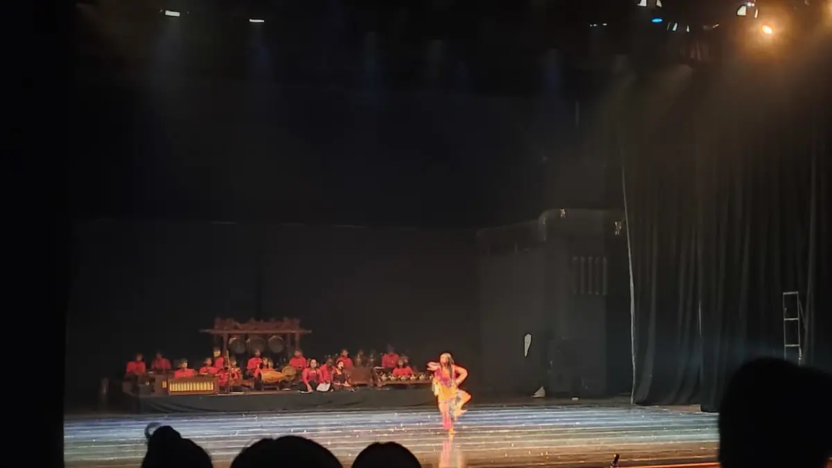 aman)
Salah satu penampilan tari dalam Pergelaran Tari Kinarya Gatra 2026 di Teater Besar ISI Surakarta (Luthfiana Sekar/solobalapan.com)