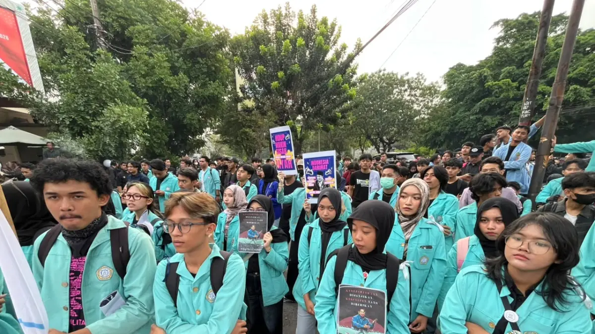 BEM Solo Raya Turun Jalan, Soroti MBG, RUU Polri, Rupiah Melemah dan Transparansi Putri Cempo. (M. Ihsan/solobalapan.com)