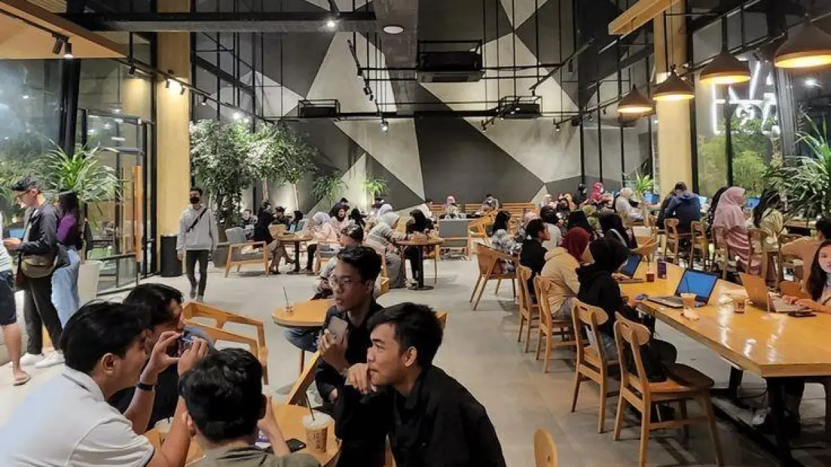 Hiruk pikuk suasana cafe yang dipenuhi oleh anak muda (pinterest)