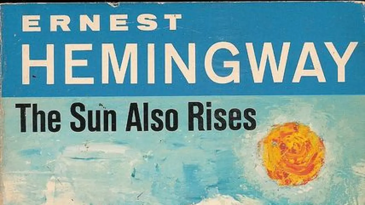 Cover buku The Sun Also Rises karya Ernest Hemingway. Source: Pinterest 